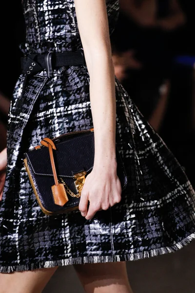 Look 48